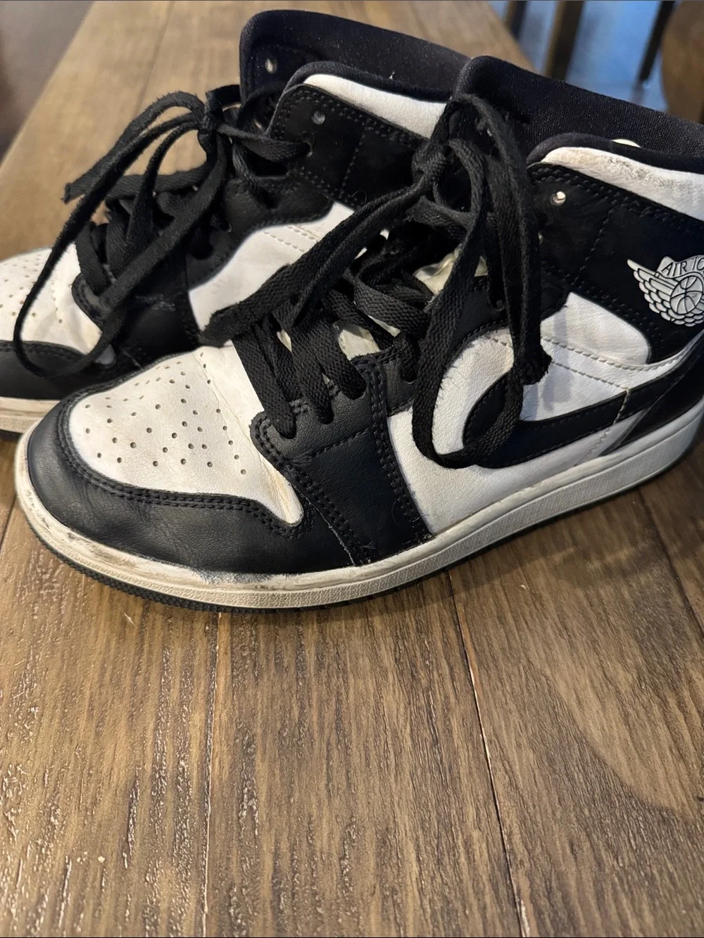 Nike Air Jordan 1 Mid Black and White High-Top Sneakers pandas W7.5
